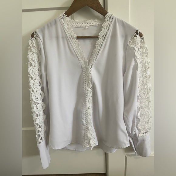 BRAND NEW LACE TOP - Picture 1 of 2